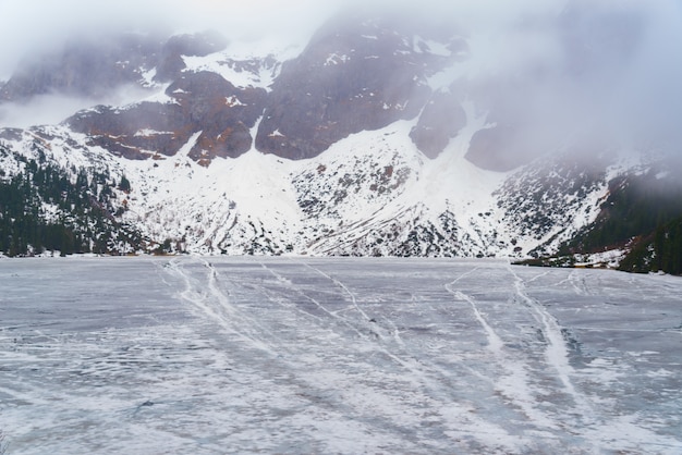 Lago de montaña cerca de Morskie Oko, Zakopane