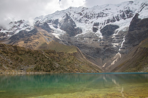 Lago de las montañas Humantay