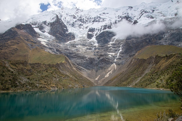 Lago de las montañas Humantay