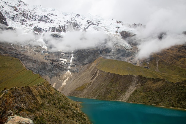 Lago de las montañas Humantay