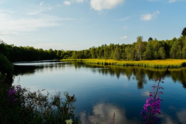 lago en las montañas Rhon Alemania