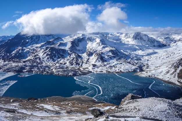 Lago MontCenis nos Alpes franceses