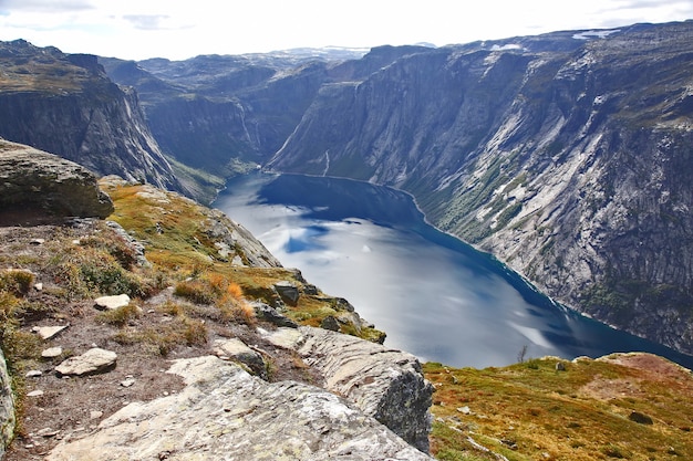 Lago na língua do Troll. Noruega