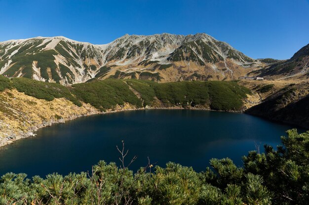 Lago na montanha Tateyama