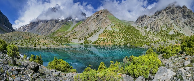 Lago nas Montanhas Fan, Tajiquistão