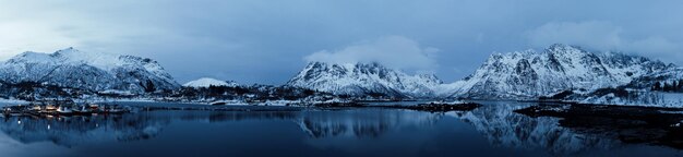 Lago de Noruega de invierno