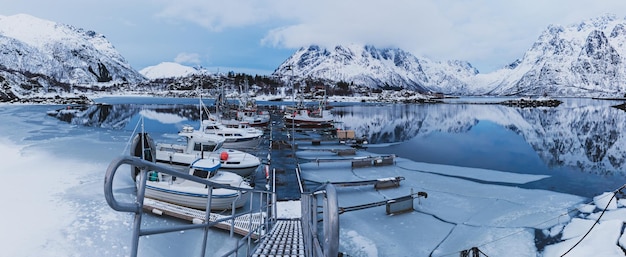 Lago de Noruega de invierno