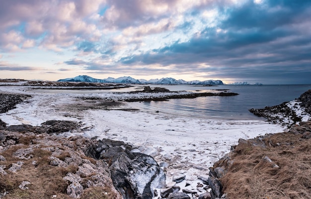 Lago de Noruega de invierno