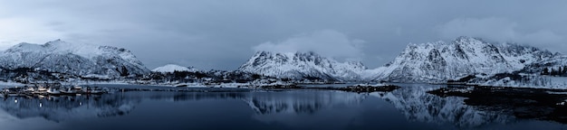 Lago de Noruega de invierno