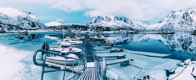 Lago de Noruega de invierno