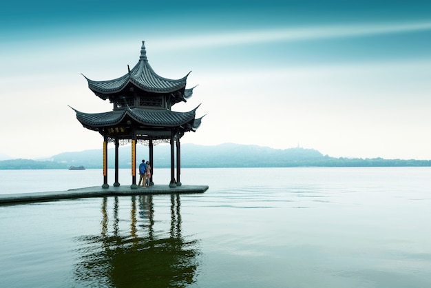 Lago del oeste en Hangzhou, Zhejiang, China