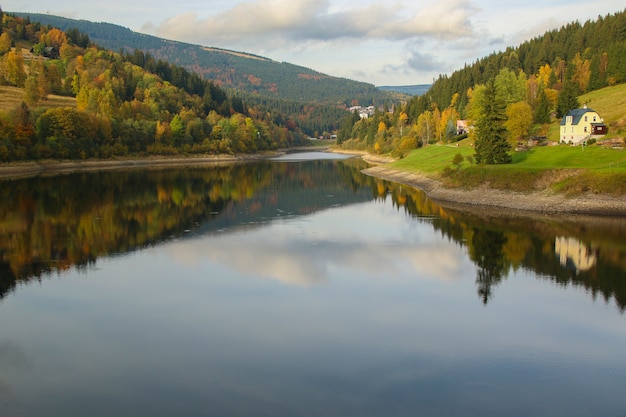 Lago en otoño