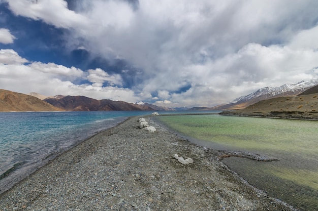 El lago Pangong es el lago de agua salada más alto del mundoPangong Tso o Pangong Lake Ladakh India