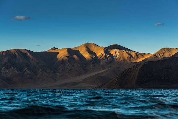 Lago Pangong en Leh Lardakh, India