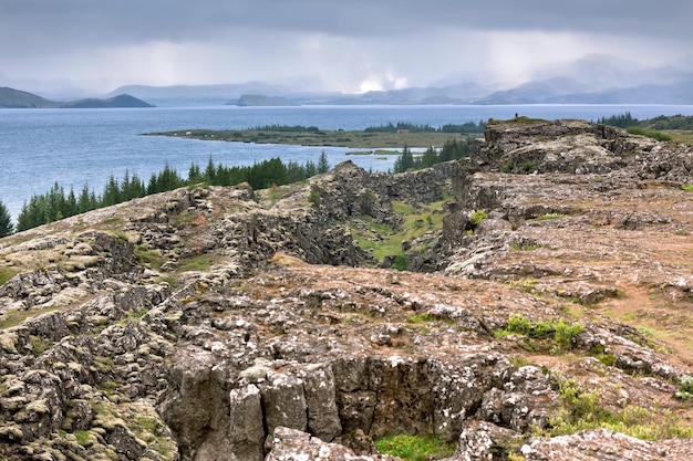 Lago en el parque nacional de Pingvellir Islandia