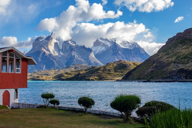 Lago Pehoé en el parque nacional chileno Torres del Paine en la Patagonia