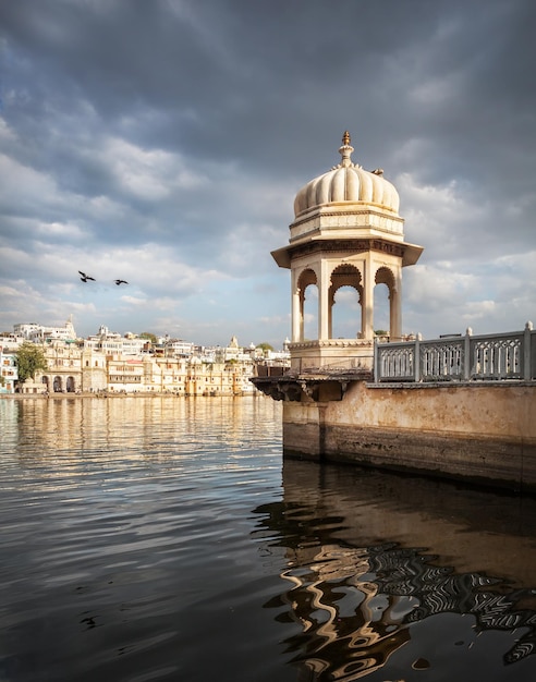 Lago Pichola en India