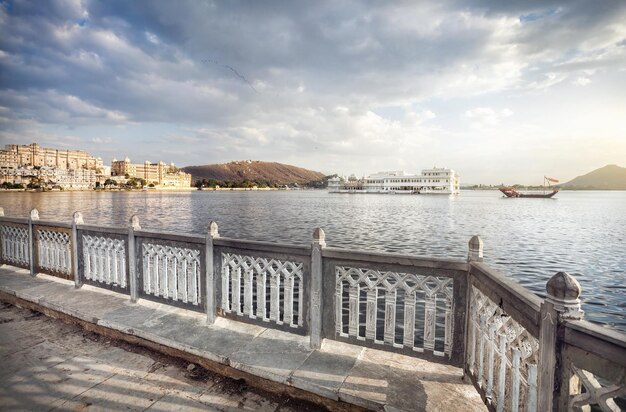 Lago Pichola en India