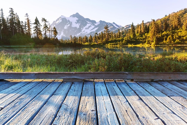 Lago Picture e monte Shuksan, Washington