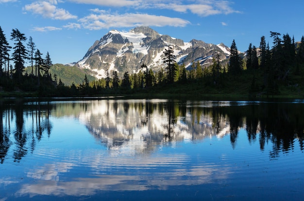 Lago Picture e monte Shuksan, Washington