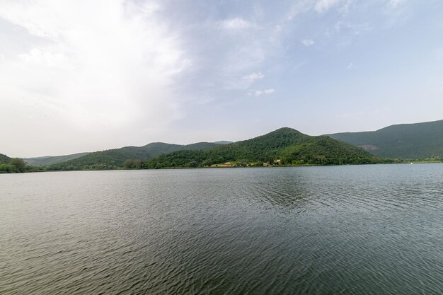 Foto lago piediluco en la provincia de terni