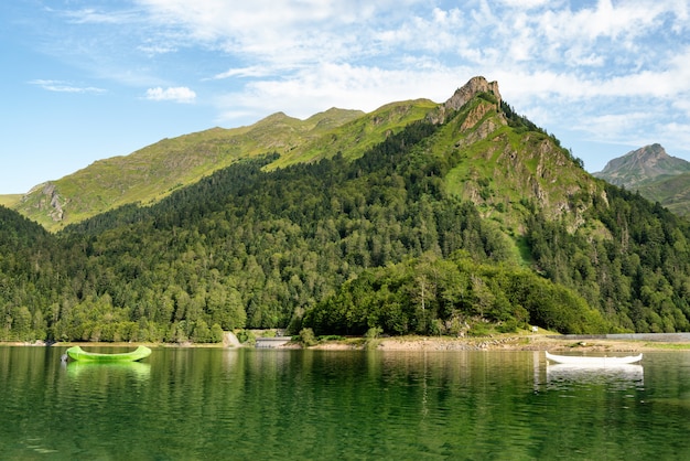 Lago de los Pirineos franceses