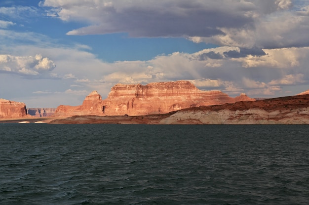 Lago Powell en Arizona, Paige, EE.UU.