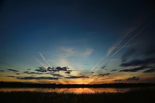 lago de puesta de sol de verano, naturaleza, cielo hermoso