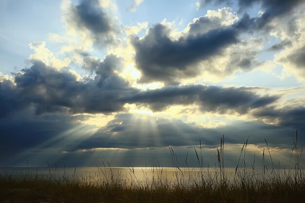 lago de puesta de sol de verano, naturaleza, cielo hermoso