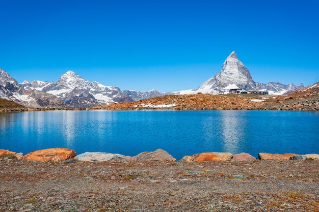 Lago riffelsee e matterhorn suíça