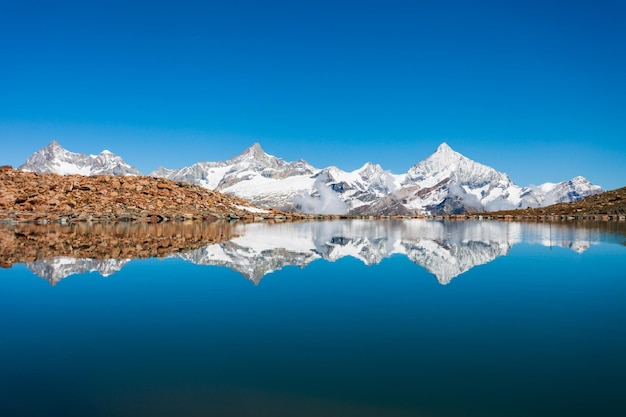 Lago Riffelsee y Matterhorn Suiza
