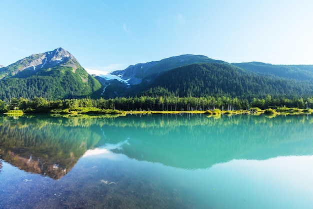 Lago Serenity na tundra do Alasca