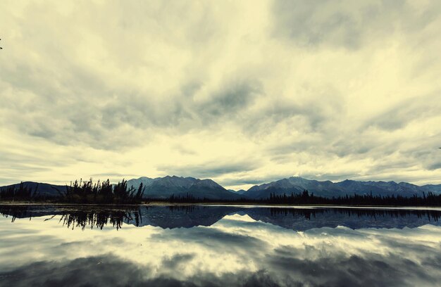 Lago Serenity en la tundra de Alaska