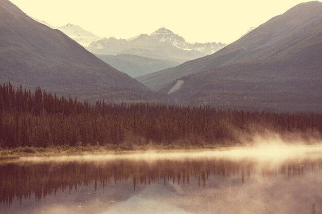 Lago Serenity en la tundra de Alaska