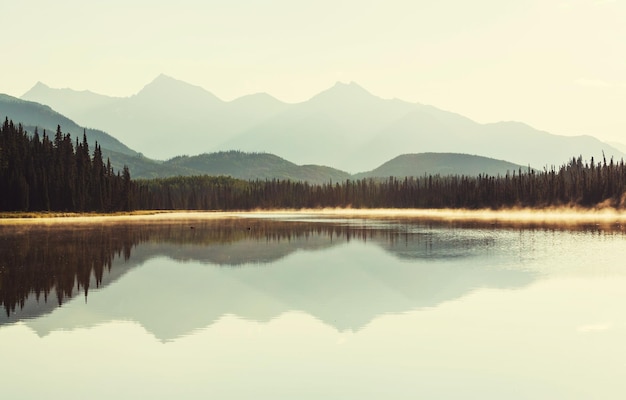 Lago Serenity en la tundra de Alaska