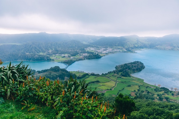Lago Sete Cidades desde el mirador Vista do Rei en Sao Miguel Azores