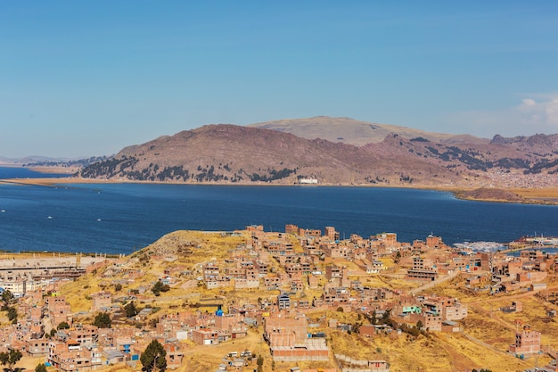 Lago Titikaka en Perú, América del Sur