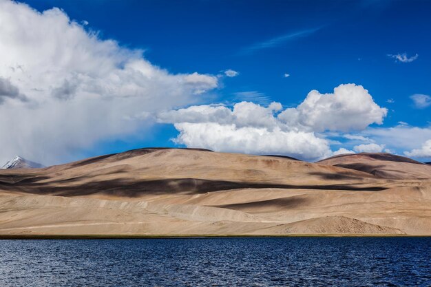 Lago tso moriri en himalaya ladakh inda