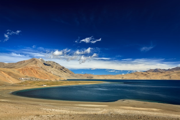 Lago tso moriri no himalaia, ladakh