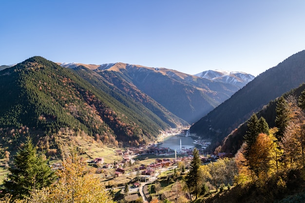 Lago uzungol em trabzon durante a viagem à turquia