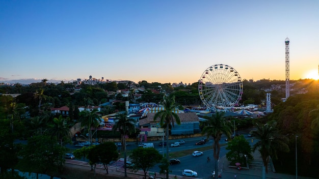 Lagoa da Pampulha en Belo Horizonte con vistas a la Iglesia de Sao Francisco de Assis y el Parque Guanabara Minas Gerais Brasil Vista aérea