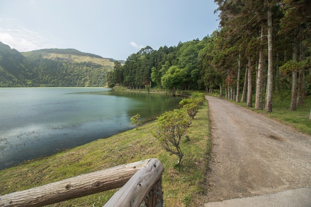 Foto lagoa verde nos açores