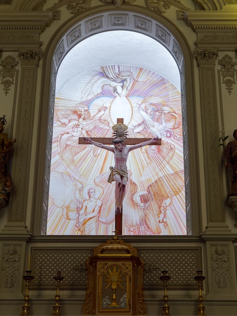 LAGOS, ALGARVE / PORTUGAL - 5 DE MARÇO: Vista de um altar na Igreja de Santa Maria em Lagos, Algarve Portugal em 5 de março de 2018