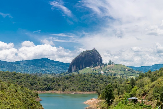 Lagos e Piedra el Penol em Guatape em Antioquia Colômbia