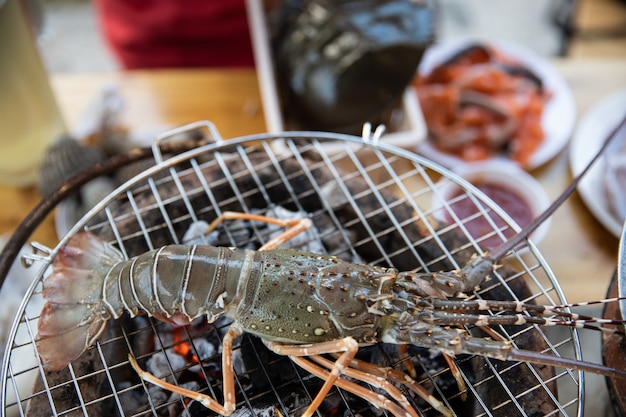 Foto lagosta na grelha frutos do mar.