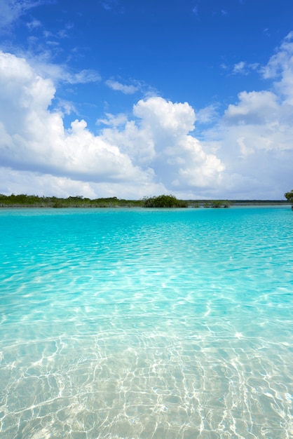 Laguna de Bacalar Lagoon no México maia