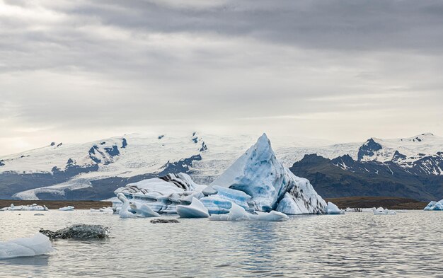 Laguna glaciar Jokulsarlon en la parte oriental de Islandia