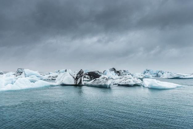 Laguna de hielo del glaciar Jokulsarlon, Islandia