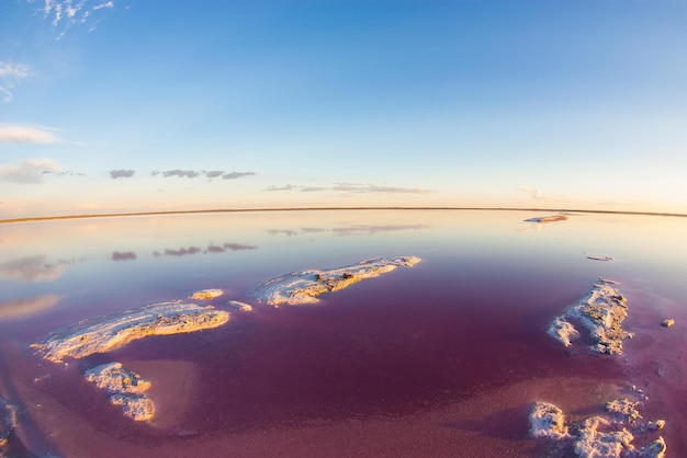 Laguna de sal en la provincia de La Pampa, Patagonia, Argentina