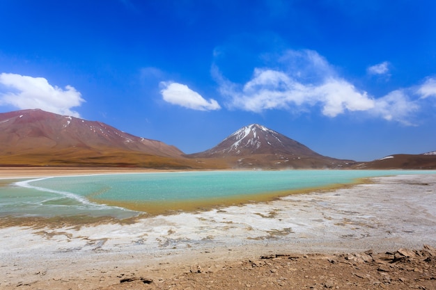 Laguna Verde paisaje, Bolivia.Hermoso panorama boliviano.Laguna Verde y volcán Licancabur